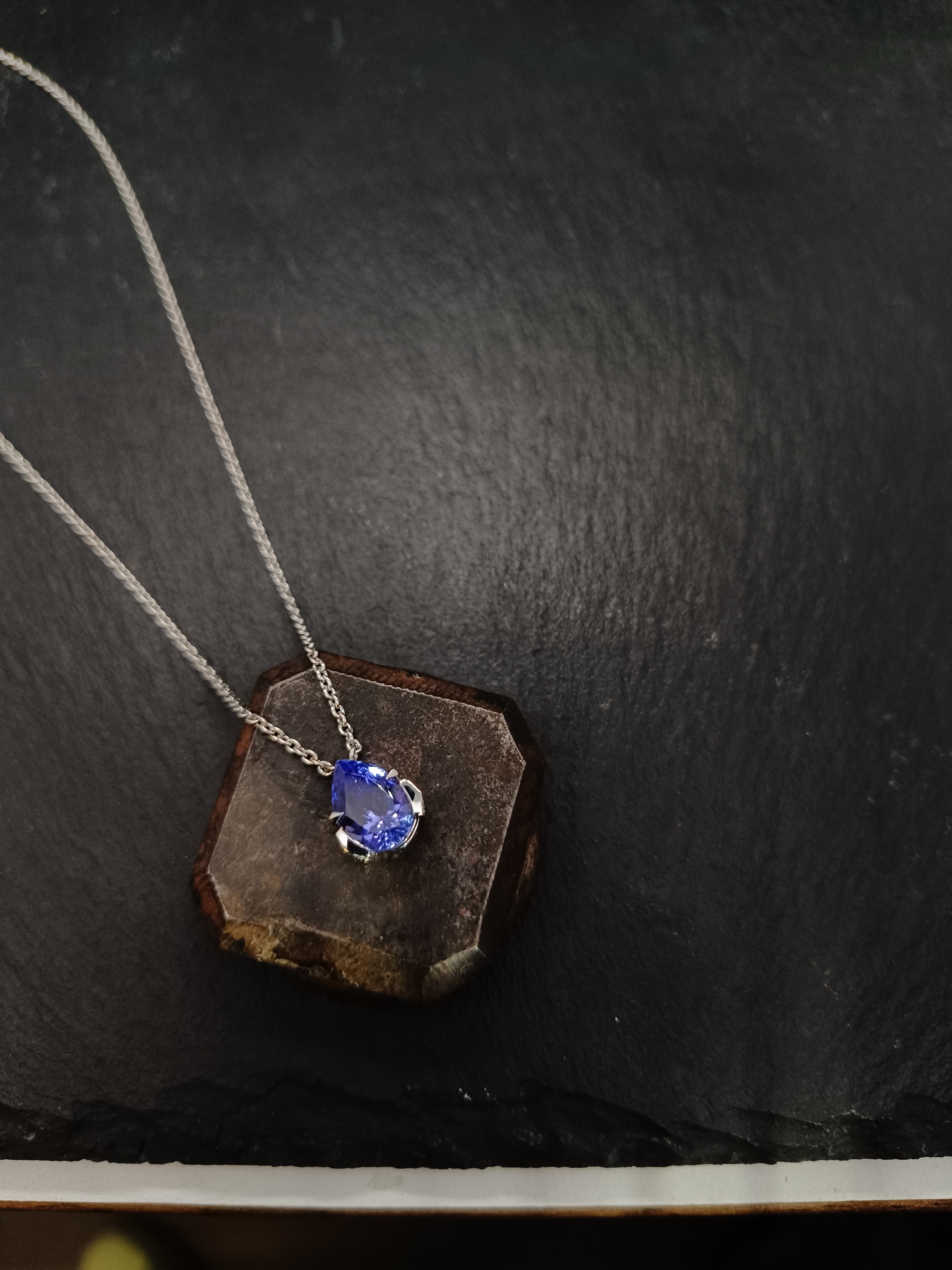 Collier pendentif en or blanc